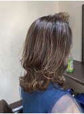 大人女性むけミディアムウルフ