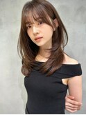 シンプルスタイルだからこそレイヤーカットで今っぽく