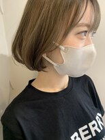 カーム(calm)&nbsp;大人可愛い 丸みショートボブ ふわっとひし形レイヤー 前髪あり