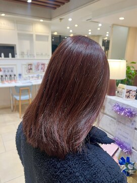 レイフィールド 岡崎六名店 20代30代40代50代 ツヤ感のあるピンクバイレッド
