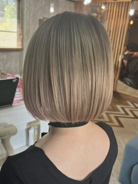 アイリス(AIRIS) ミルクティーボブ