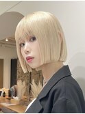 ミルクティーベージュ切りっぱなしボブ韓国風ハイトーン20代