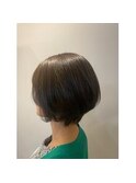 ショートボブ×オリーブグレージュ