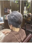 おしゃれにスッキリ★グレイヘアショート♪