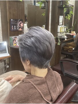 ヘアメイクスタジオ ココ(hair make studio coco) おしゃれにスッキリ★グレイヘアショート♪