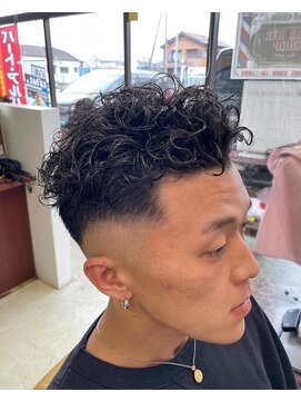 ヘアサロンナンバーワンクラブ上和田本店 宮城リョータ風パーマ×スキンフェード