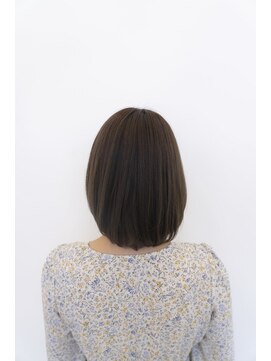 ビーヒアナウ N゜03 金沢駅西店(BE HERE NOW) 大人可愛い20代30代40代小顔レイヤーボブ丸みショートボブ
