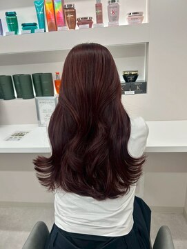 シイム(CYM) 艶髪レッドブラウン/レイヤーカット/カール