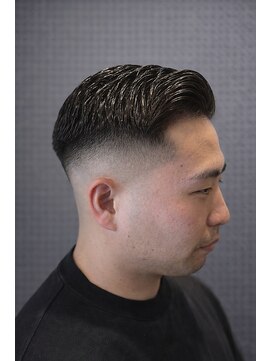 ワンワンオー バーバーショップ 長浜店(@110 BARBER SHOP) サイドパート×フェードで作る、洗練された大人の男髪