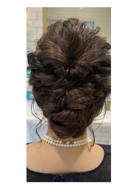 ルクール ヘアー プレジー(Le Coeur HAIR Plaisir) 編み込みシニヨン