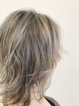 ネオリーブエム(Neolive em;) neolive em ケアブリーチでミルクティーカラー☆