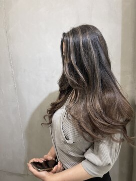 モノ アンド イニ(Mono & inni) コントラストハイライト