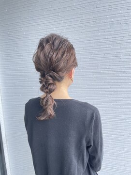 アパートメントヘアー あみおろしヘアアレンジ