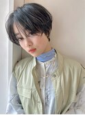顔まわりのマッシュがほぐれて女性らしいショート
