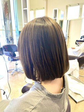 レッド(ReD) バレイヤージュ風 ハイライト ボブ