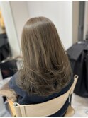 オリーブベージュ　レイヤーカット　前髪　ブリーチなし　艶髪