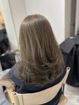 ロエ 恵比寿 代官山(ROE) オリーブベージュ　レイヤーカット　前髪　ブリーチなし　艶髪