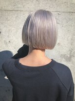サクラ オモテサンドウ(SAKURA)&nbsp;切りっぱなしボブ×ホワイトシルバー◎ブリーチ/髪質改善/表参道