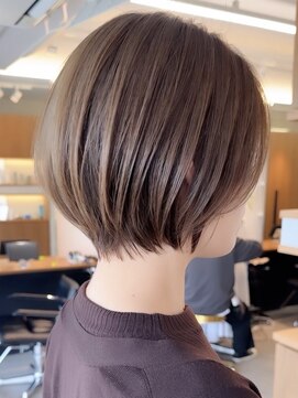 ソワネ 表参道(soigne) 大人ショートボブ白髪ぼかしハイライト顔周りレイヤー丸みボブ