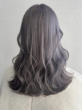 リル(Lille 橋本) グレージュ/全頭ブリーチ/グレーブラウン