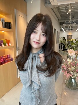 シダ(sida SAIIN) ロングレイヤー巻き髪