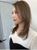 柔らかハイトーンとたっぷりレイヤースタイル