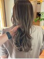 ディアローグ 自由が丘Luz店 ハイライトを繰り返すことで毛先にたっぷりと溜まっていきます＊