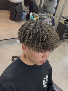 イーラ アメ村店(era) メンズパーマホワイトメッシュツイスト