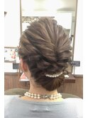 クラシカルなパーティーアップシニヨンスタイル♪