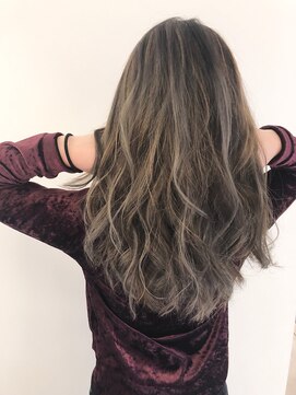 ラヴェストバイフレイスウェル(LOVEST by frace well) 《LOVEST甲村》ハイライトで作るアッシュグレーカラー