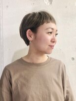 リッカ(RICCA)&nbsp;【RICCA渡辺】ベージュカラー＆ショートバングの耳掛けスタイル