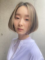 ホワイトアッシュ小顔カットミニボブ大人かわいい
