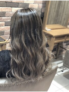 ホワイト 伊勢崎(WHITE) 黒染め歴をリペア！外国人風バレイヤージュ☆