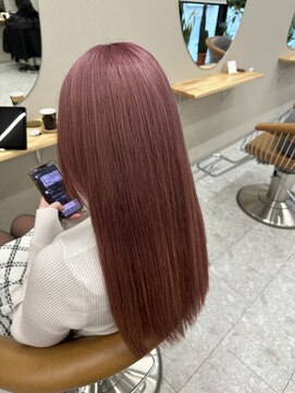 シカ 神戸三宮元町店(Cica) 神戸 三ノ宮 元町 ピンク ハイトーン