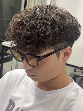 イーラ(era) 波巻きパーマ　スペインカール　メンズ　パーマ　眉毛