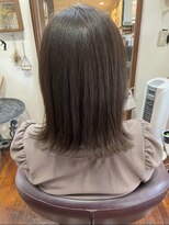 美容室 メザミー MESAMIES 大人可愛い外はねミディアムアッシュベージュ