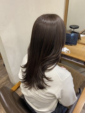 サク(Sac.) 今っぽい柔らかいナチュラルベージュ Sac.一澤幸奈