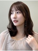 顔周りレイヤーカットくびれヘアミルクティーベージュカラー