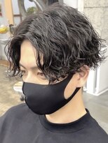 エリマバイフィフス 調布(elima by fifth)&nbsp;ツイストスパイラルパーマメンズマッシュセンターパートウルフ