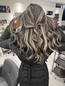 キング 高槻(K!ng) 縮毛矯正髪質改善ハイライトレイヤーカット枚方美容室エクステ