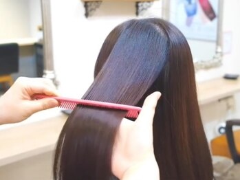 ピノ ウメダ(Pinot UMEDA)の写真/【9時～21時/女性stylist限定】柔らかで上質なときめきストレート♪乾かすだけで絶妙ヌケ感の旬ヘアが叶う!