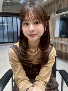 ファルベ(Farbe) 黒髪/オリーブグレー/小顔/ココアベージュ