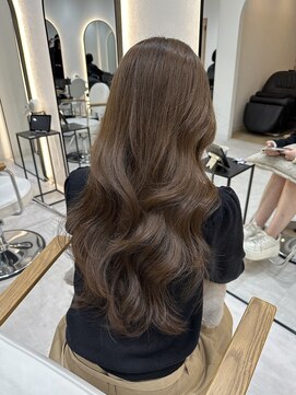 ジーナ 博多筑紫口(Zina) 艶巻きミルクティーベージュ×ブリーチなしカラー！【福田れん】