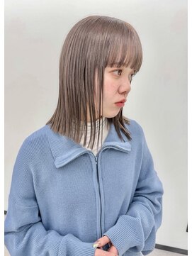 ヒビヲ 天神警固(HIBIO) ショートボブ切りっぱなしボブタッセルボブブリーチダブルカラー