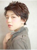 ラフに立ち上げた前髪が無造作なハンサムショート☆