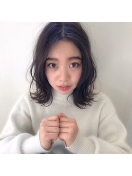 ミニム ヘアー(minim hair) 【minim×日比】センターパート×エアリーウェーブ