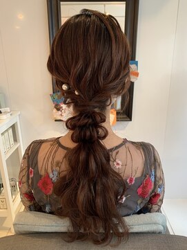 フェリーチェ(Felice) 結婚式　花嫁　ポニーテール　編み下ろし　可愛い　たまねぎ