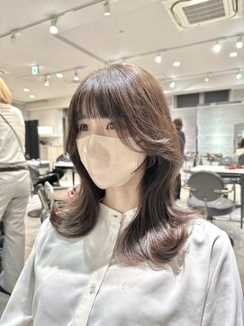 アンダーバーホワイト(_WHITE) かわいいミディアムヘア