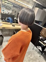 十角髪 ハイライトブリーチ × ミニボブ