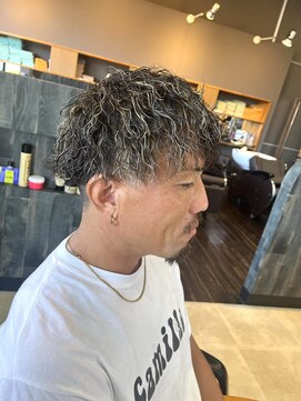 ヘアー ル シェーヌ ワンセカンド(hair le chene 1/2) ツイストスパイラル/金メッシュ